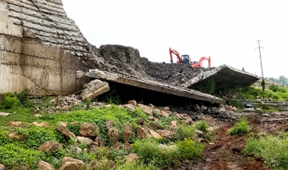 Heavy Rain Exposes Damage on Under-Construction Six-Lane Road in Cuttack; High-Level Probe Ordered